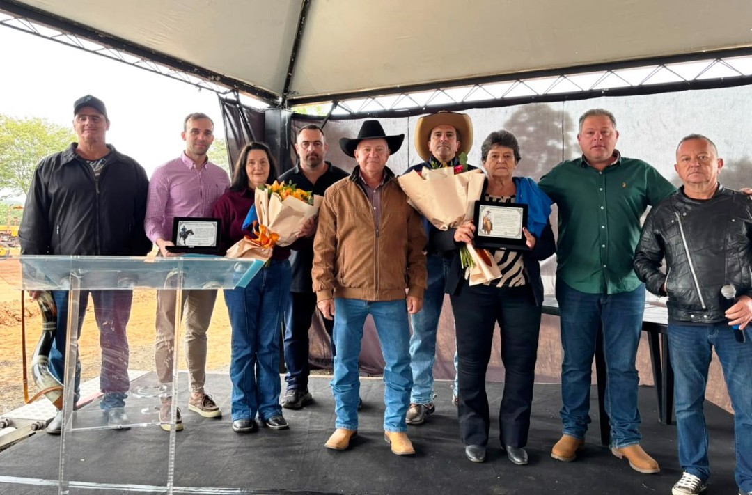 PREFEITURA DE SANTA CRUZ DA CONCEIÇÃO PROMOVE DESFILE DE CAVALEIROS 2026 COM HOMENAGEM ESPECIAL A MORADORES QUE MARCARAM A HISTÓRIA DO MUNICÍPIO