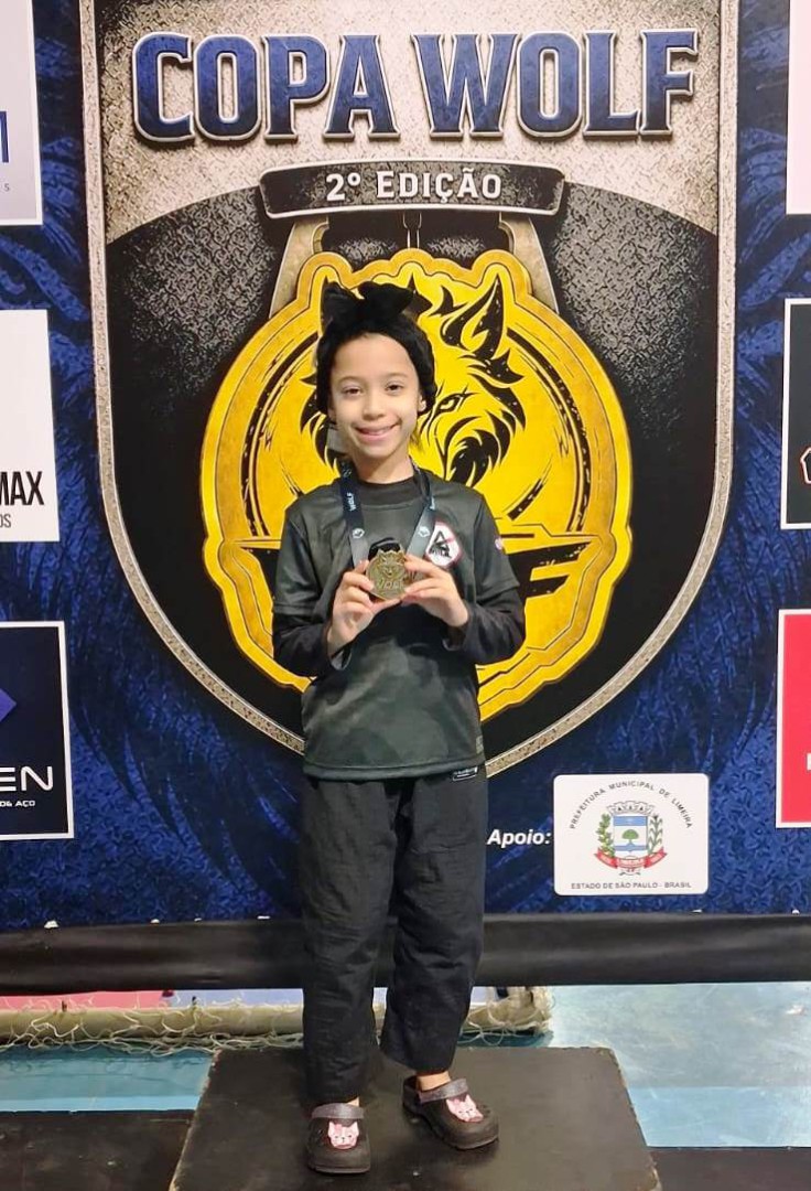 LORRAYNE DE CÁSSIA CONQUISTA MAIS UM OURO NO JIU-JÍTSU