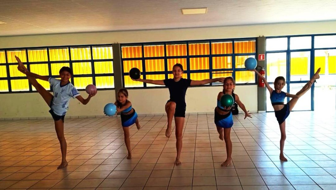 CRIANÇAS TROCAM TELAS E CELULARES POR ESPORTE EM RIO CLARO