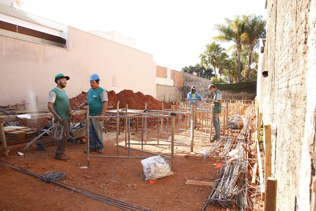 OBRAS DE CONSTRUÇÃO DA SEDE PRÓPRIA DO POSTO DE SAÚDE DA FAMÍLIA “DRA. NELMA ELFRIDA TESSARI FERRARI” SEGUEM EM RITMO ACELERADO