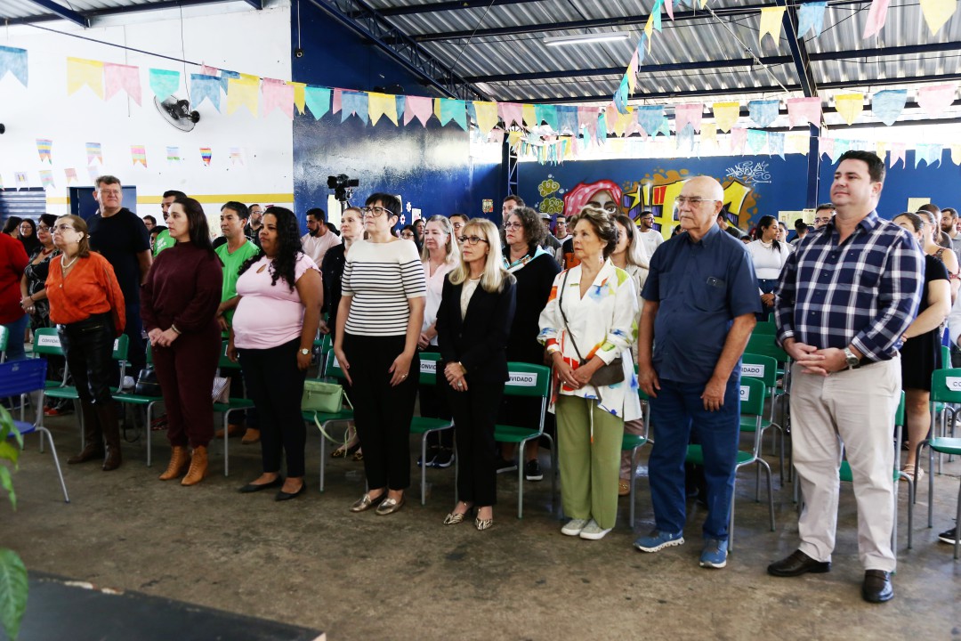 ASSOMOGI ENTREGA PROJETO DE REFLORESTAMENTO URBANO DA E.E. PROF. ARLINDO FÁVARO EM LEME