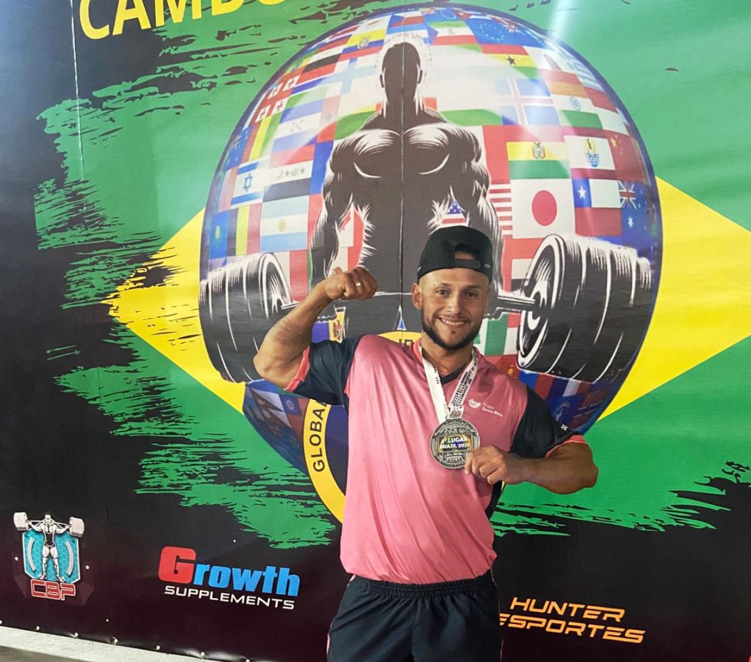 CARLOS JONATHAN É CAMPEÃO MUNDIAL DE POWERLIFTING