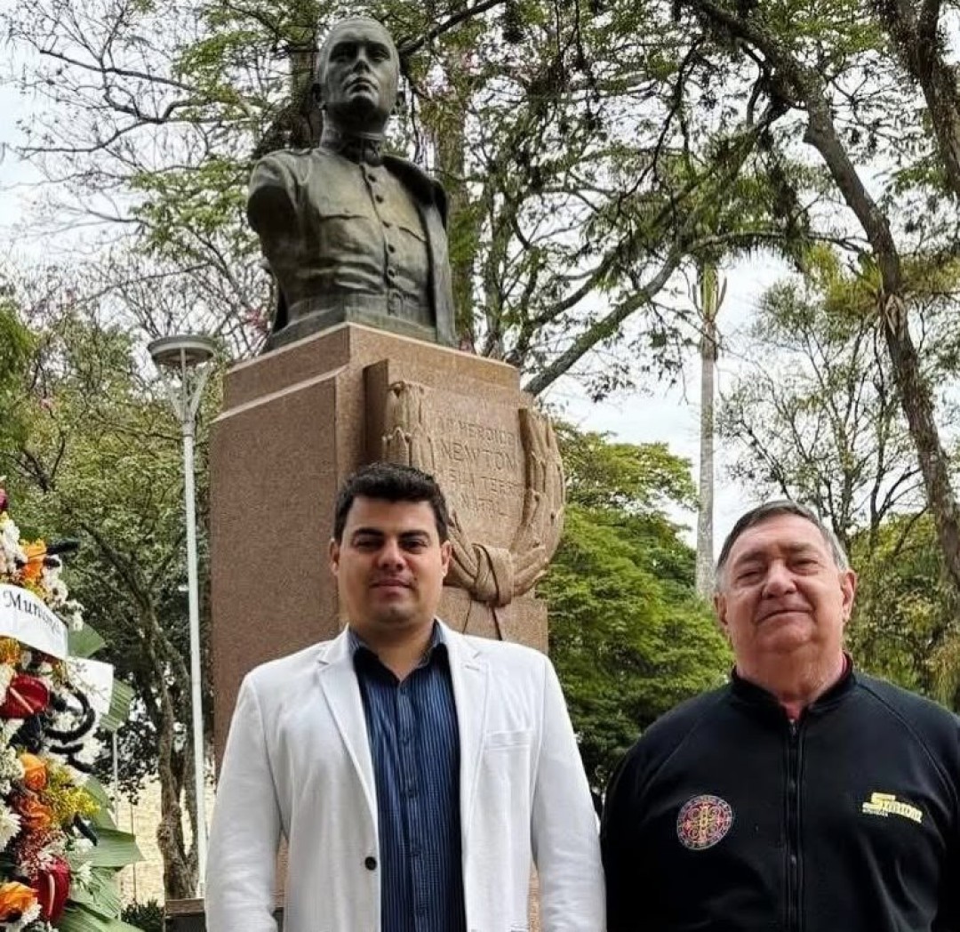 HOMENAGEM AO HERÓI LEMENSE, NEWTON PRADO NO MONUMENTAL DA PRAÇA CENTRAL