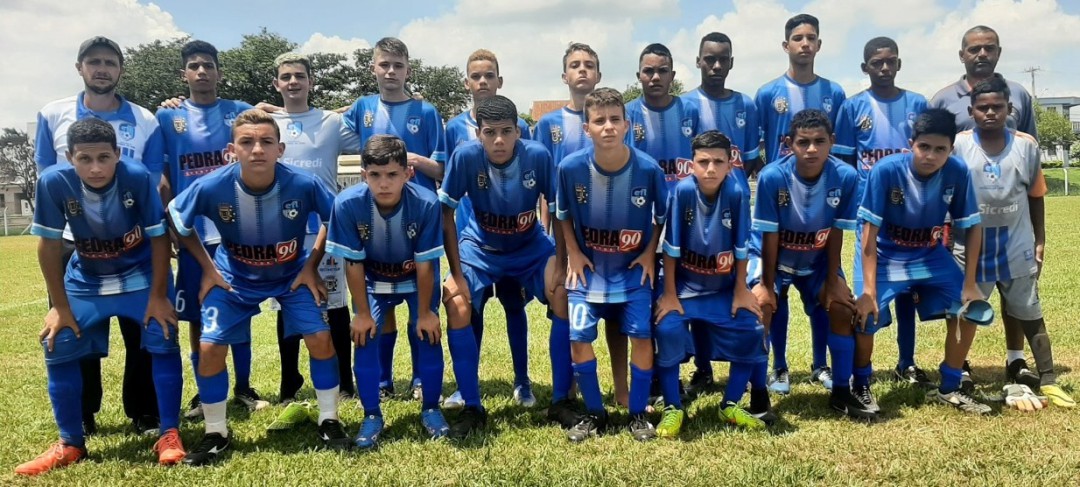 Escolinha de Futebol de Leme entrou em campo no último final de semana