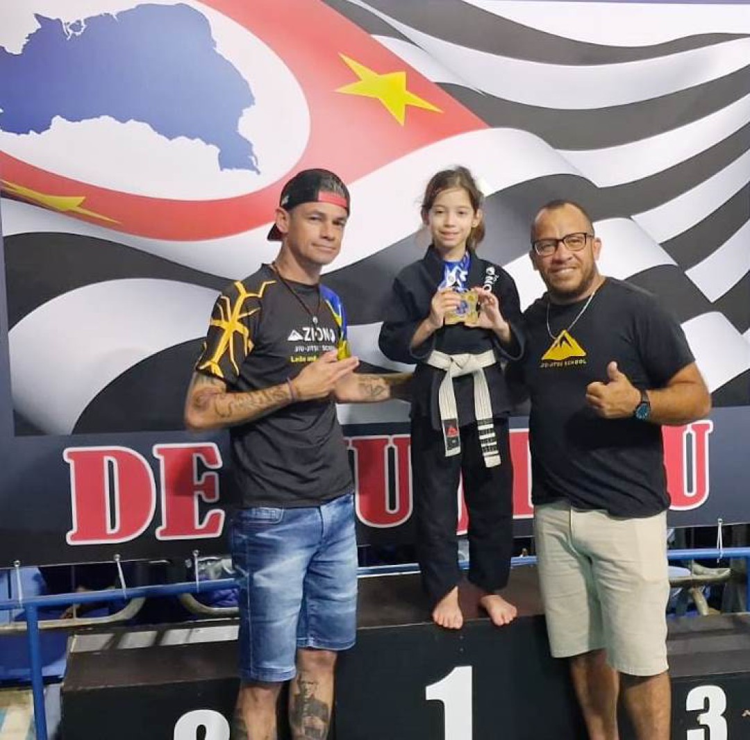 LORRAYNE DE CÁSSIA BRILHA NO PAULISTA OPEN DE JIU-JITSU EM LIMEIRA