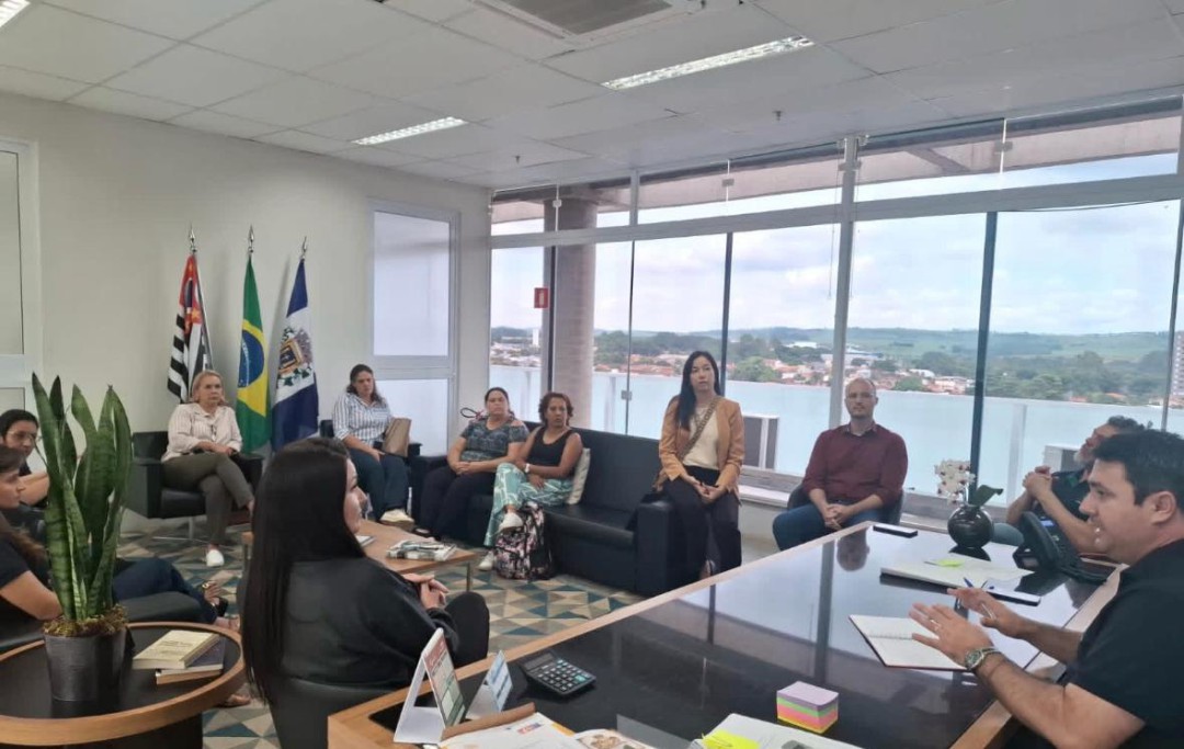 REVOLTA EM LEME: SERVIDORES ESPERAM VALORIZAÇÃO, ENQUANTO CARGOS POLÍTICOS DISPARAM NA PREFEITURA DURANTE A GESTÃO DO PREFEITO CLAUDEMIR BORGES