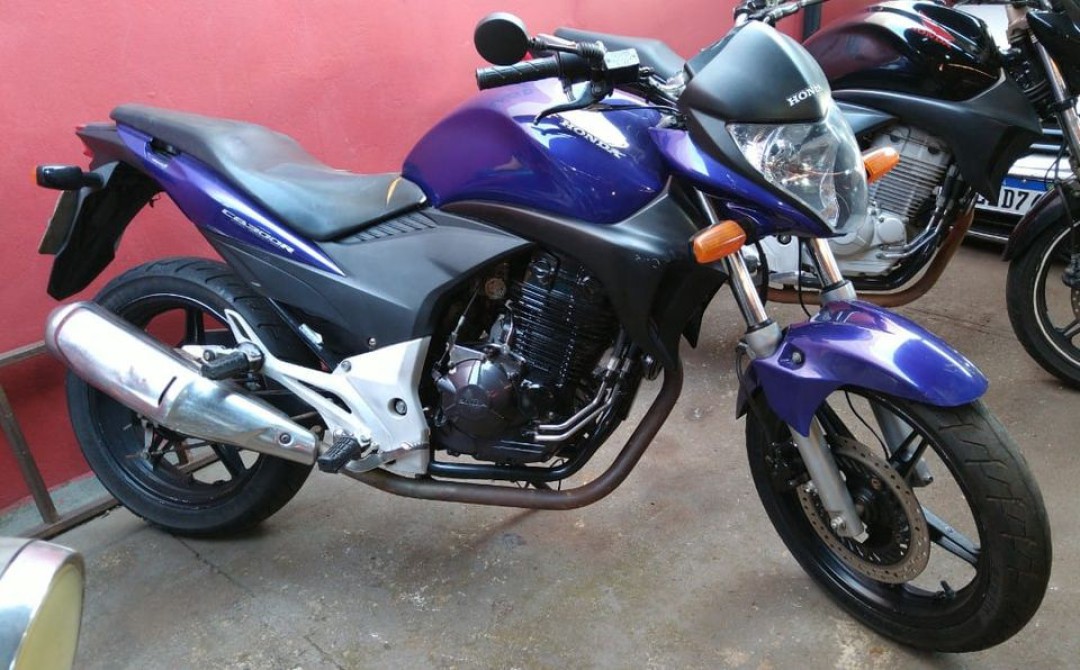 Honda CB 300 - Araras - W Motos