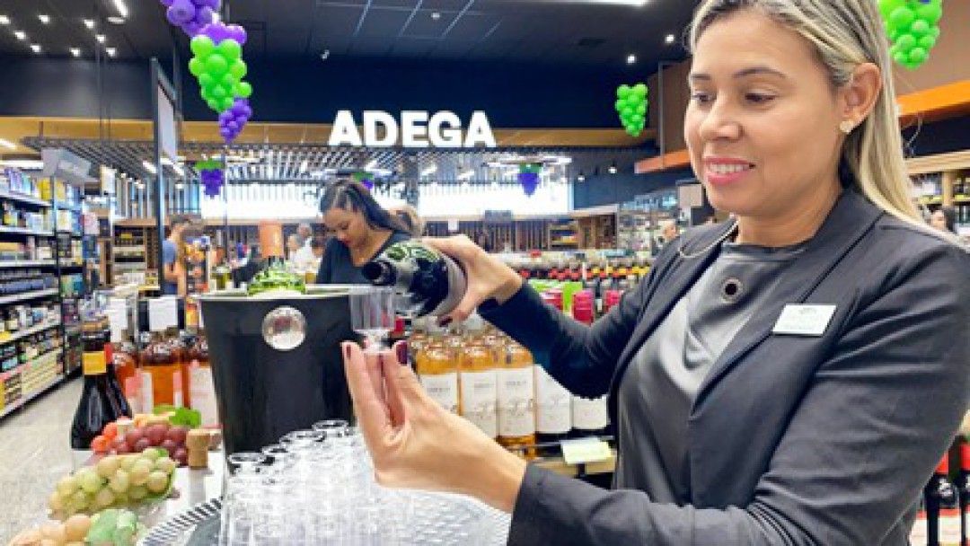 COVABRA SUPERMERCADOS REALIZA FEIRA DE VINHOS E SABORES EM LEME