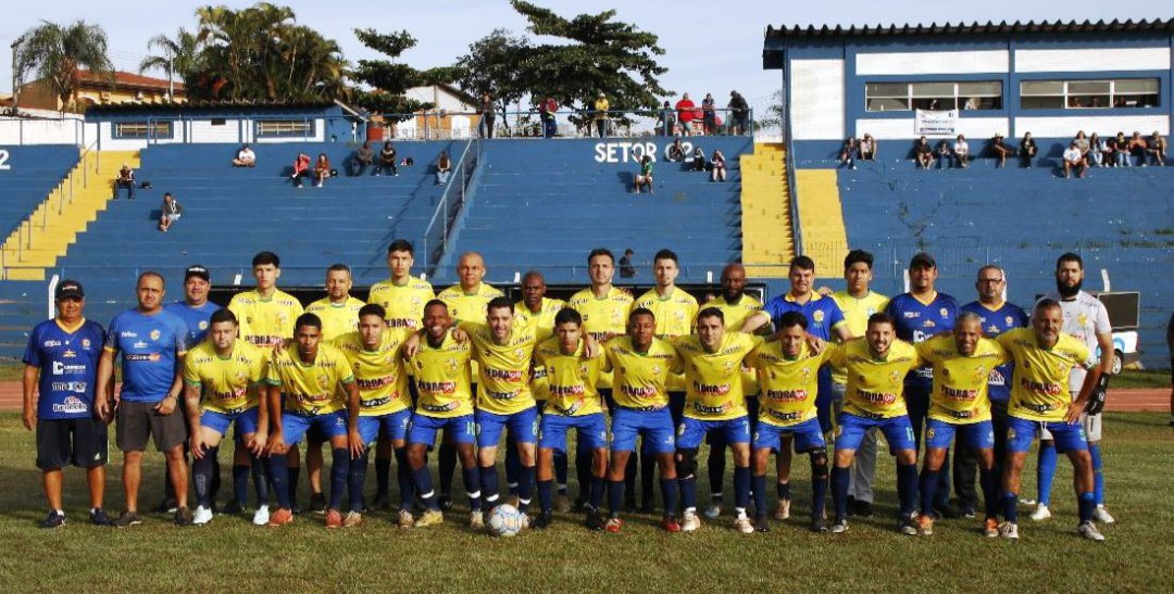 ESPORTIVO CANARINHO É CAMPEÃO INVICTO