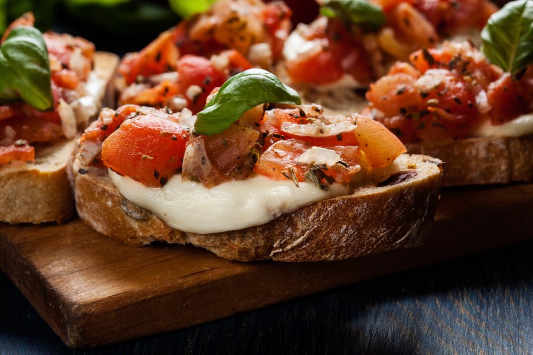 BRUSCHETTA DE TOMATE