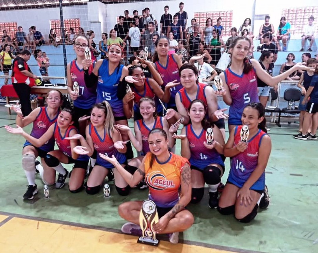 Vôlei Feminino Mirim é Campeã no APV 2023