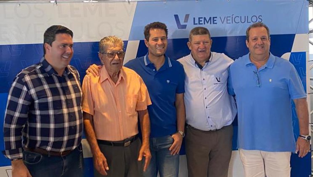 Wagão prestigia a inauguração da nova loja da Leme Veículos