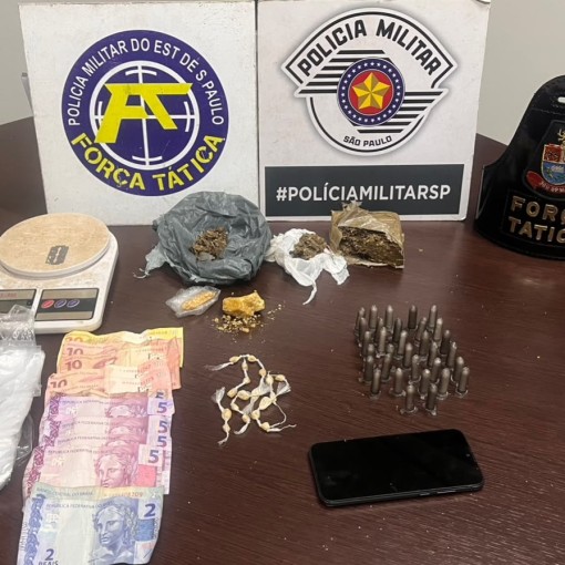 FORÇA TÁTICA PRENDE HOMEM POR TRÁFICO DE DROGAS E APREENDE COCAÍNA, CRACK E MACONHA EM LEME}